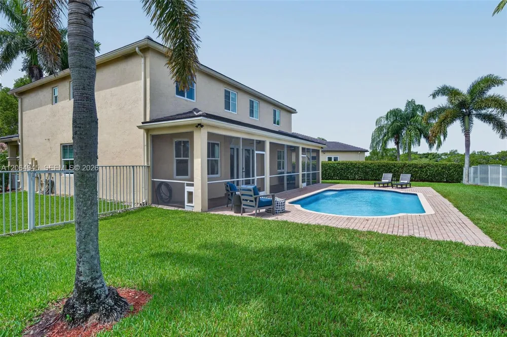 1038 Lavender Cir Weston, FL 33327