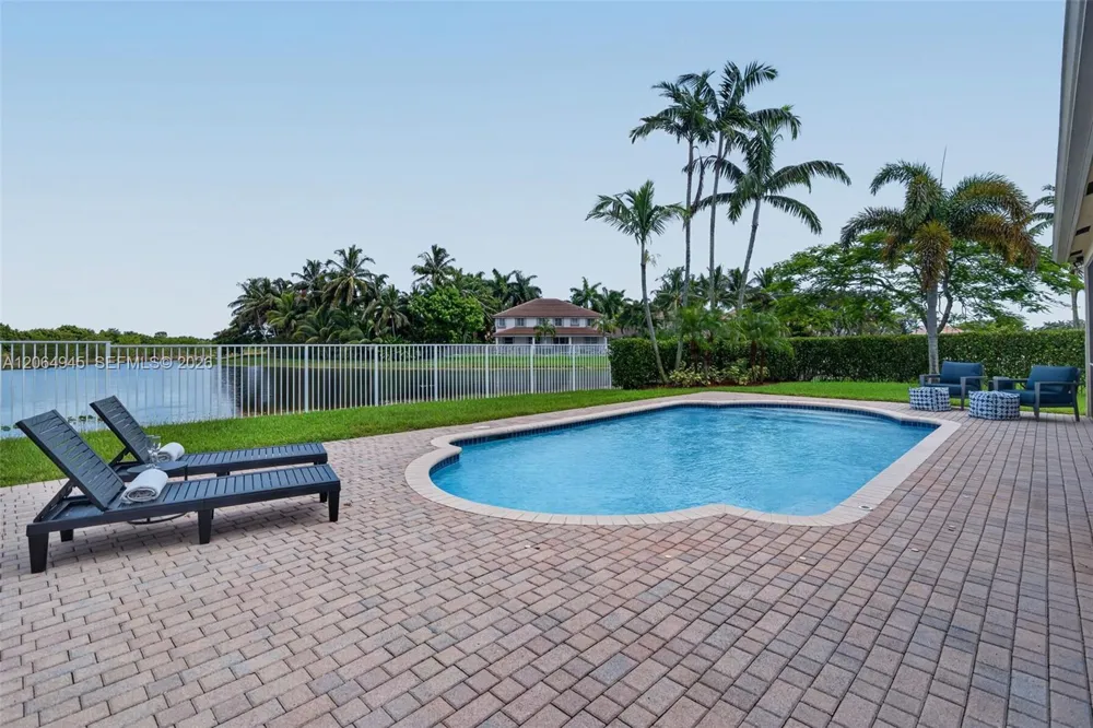 1038 Lavender Cir Weston, FL 33327