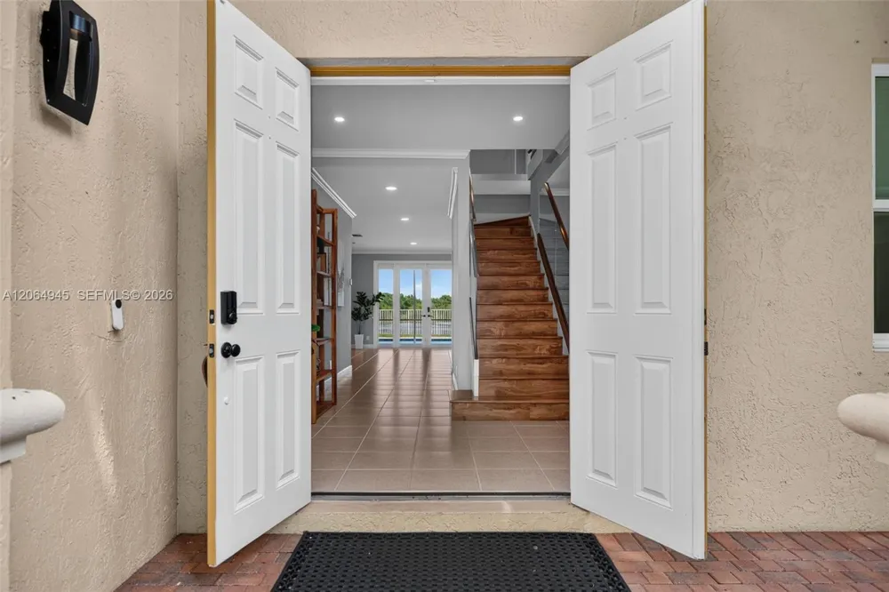 1038 Lavender Cir Weston, FL 33327