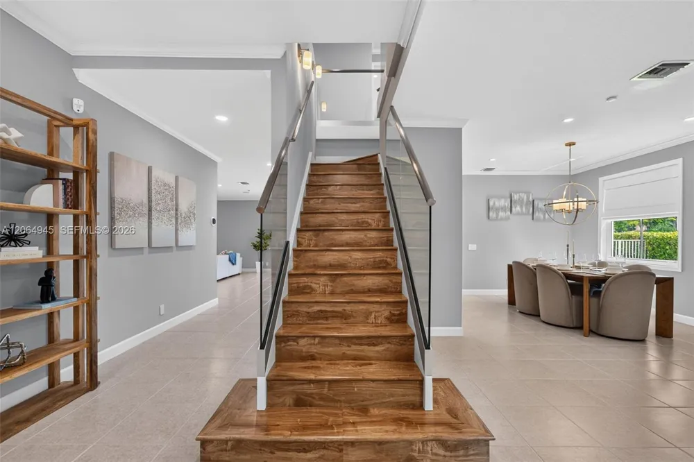 1038 Lavender Cir Weston, FL 33327