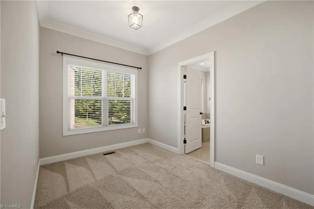 5612 Crooked Oak Drive Summerfield, NC 27358