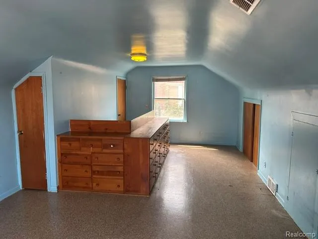 9996 Inkster Road Redford Charter Township, MI 48239