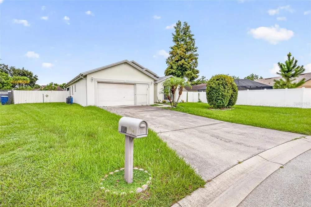 232 KINGS POND AVENUE Winter Haven, FL 33880