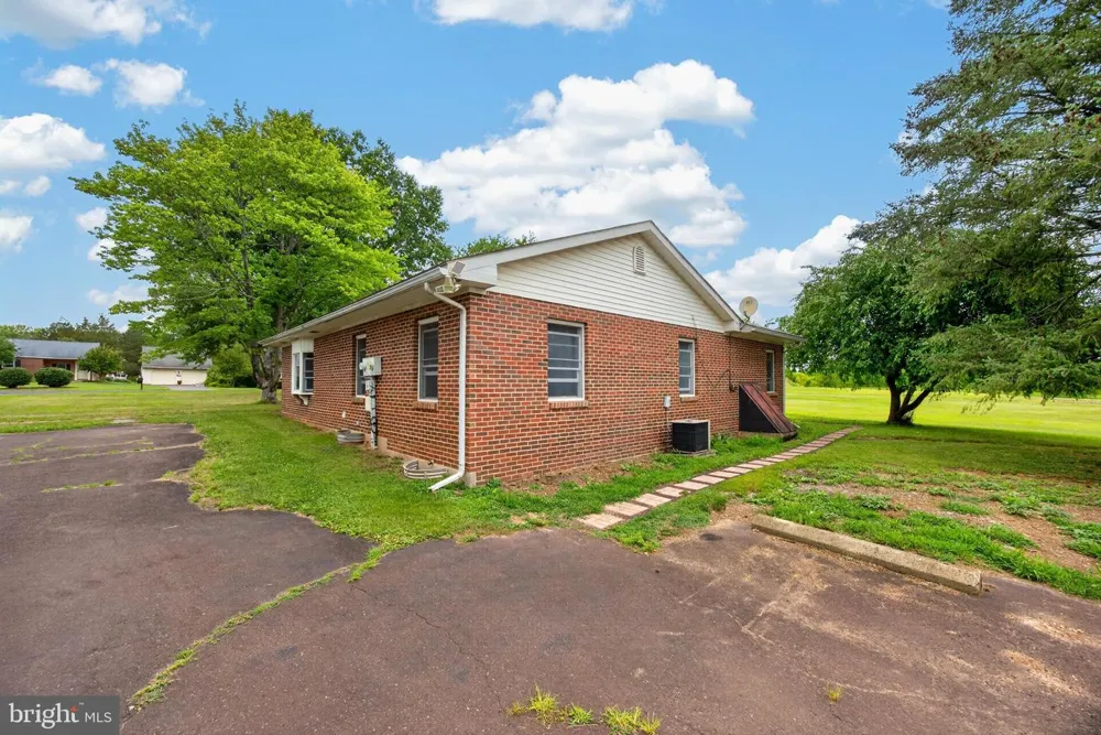 2114 STORE ROAD Skippack, PA 19474