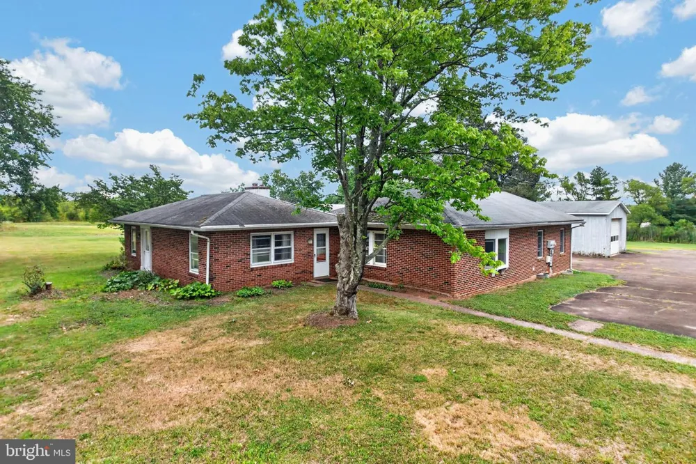 2114 STORE ROAD Skippack, PA 19474