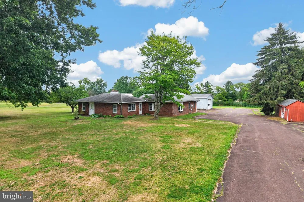 2114 STORE ROAD Skippack, PA 19474