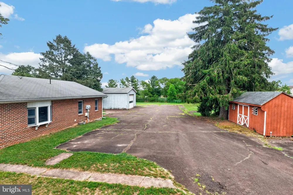 2114 STORE ROAD Skippack, PA 19474