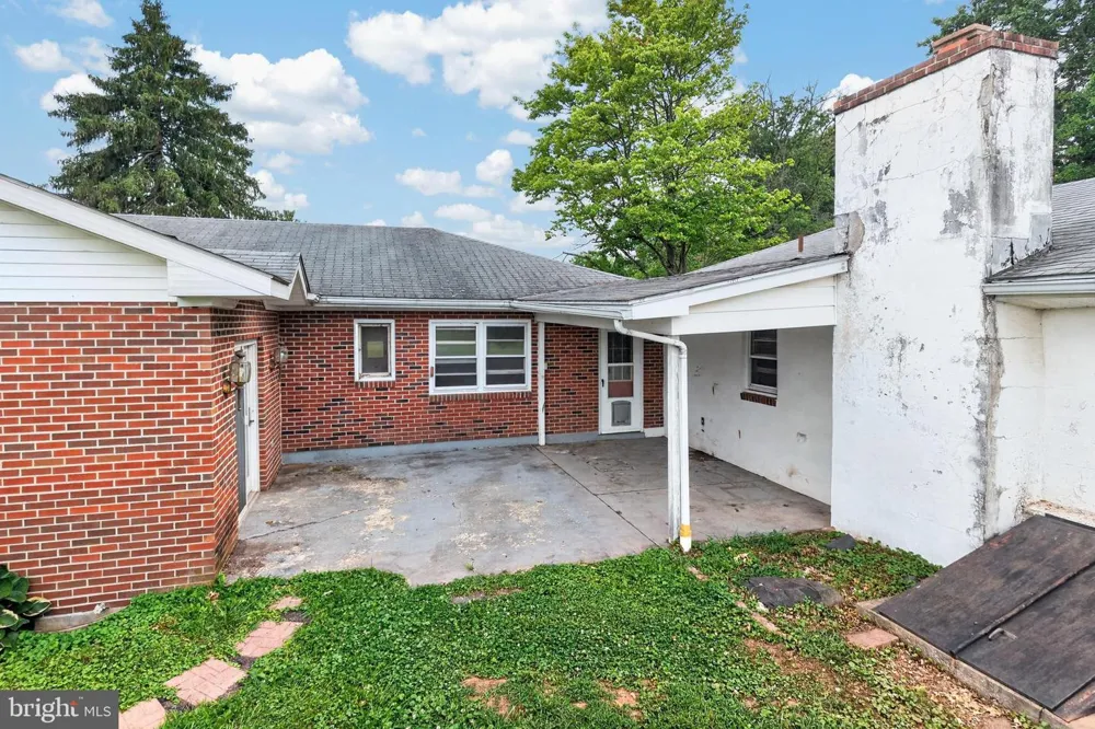 2114 STORE ROAD Skippack, PA 19474