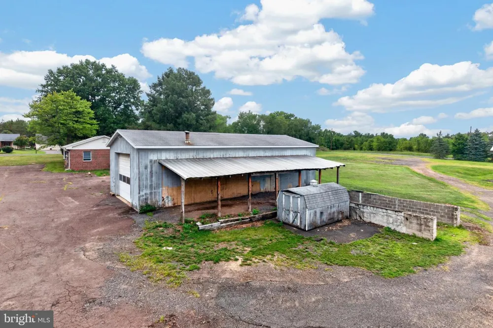 2114 STORE ROAD Skippack, PA 19474