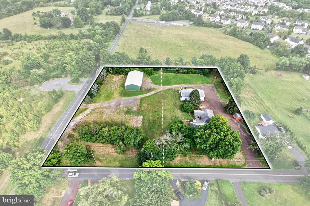 2114 STORE ROAD Skippack, PA 19474