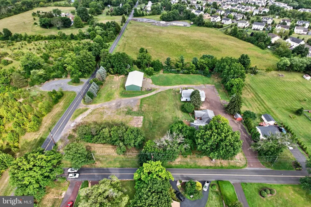 2114 STORE ROAD Skippack, PA 19474