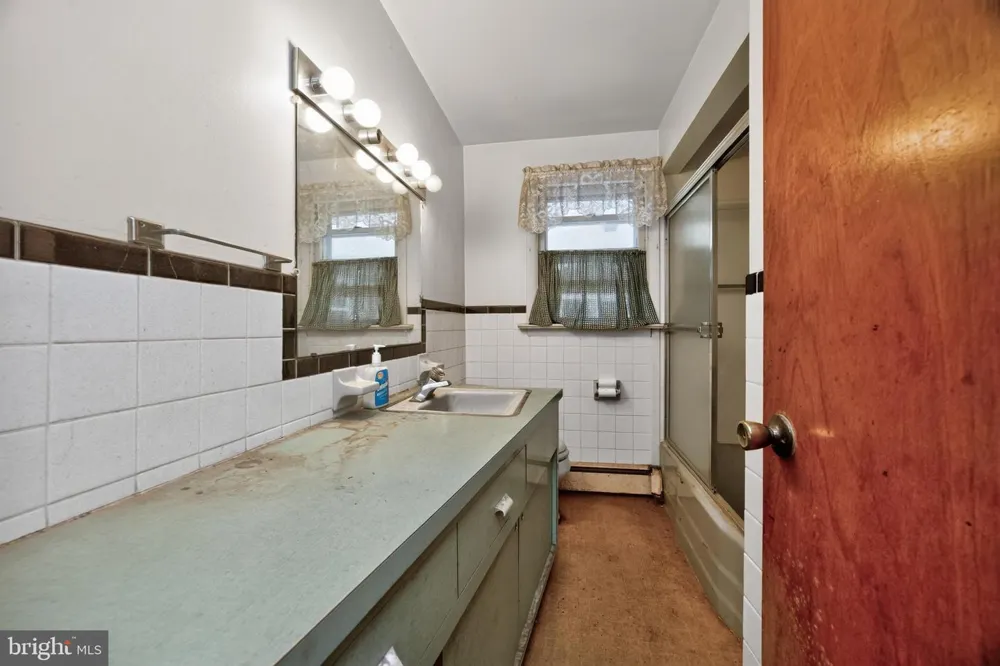 2114 STORE ROAD Skippack, PA 19474