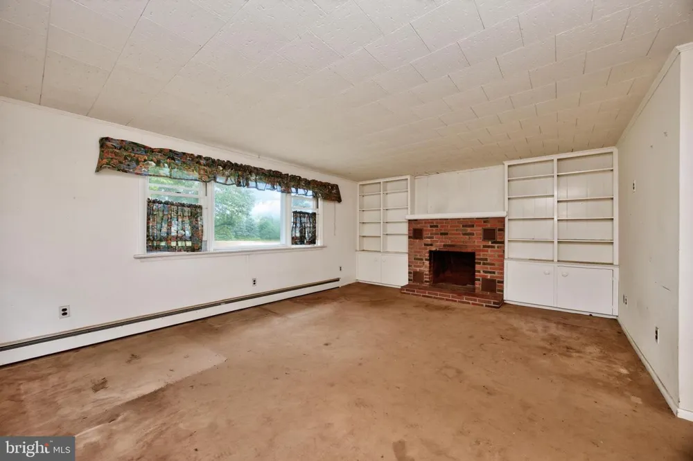 2114 STORE ROAD Skippack, PA 19474