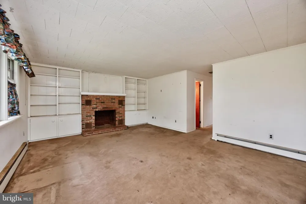 2114 STORE ROAD Skippack, PA 19474