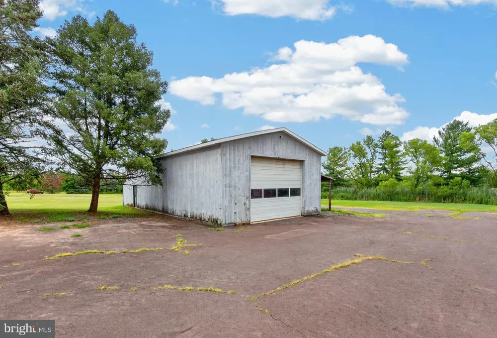 2114 STORE ROAD Skippack, PA 19474
