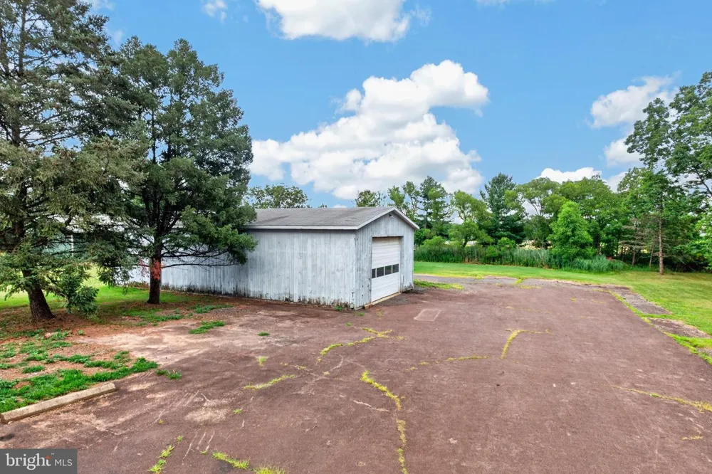 2114 STORE ROAD Skippack, PA 19474