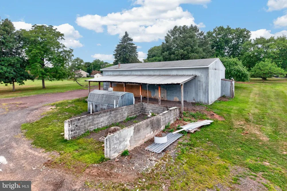 2114 STORE ROAD Skippack, PA 19474