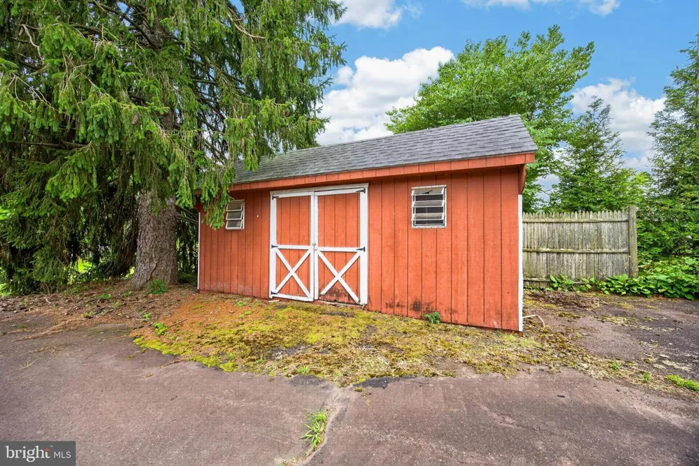 2114 STORE ROAD Skippack, PA 19474
