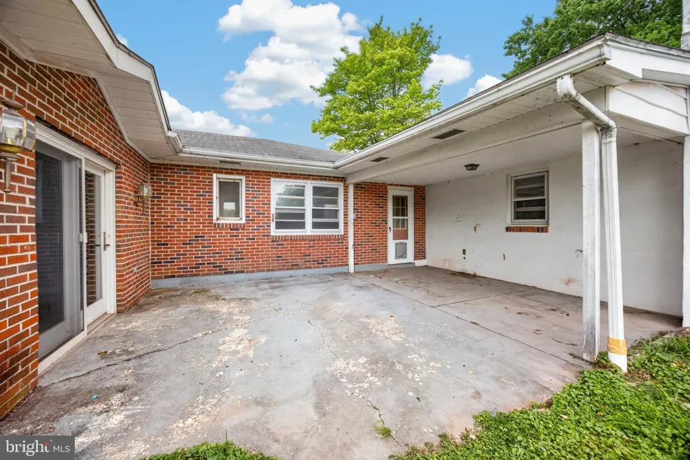 2114 STORE ROAD Skippack, PA 19474