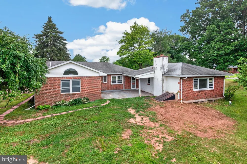 2114 STORE ROAD Skippack, PA 19474