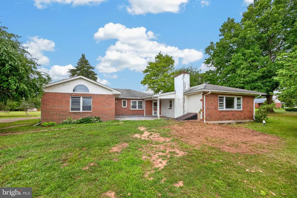 2114 STORE ROAD Skippack, PA 19474