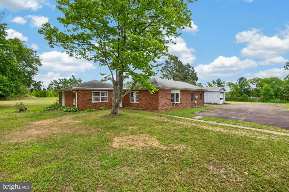2114 STORE ROAD Skippack, PA 19474