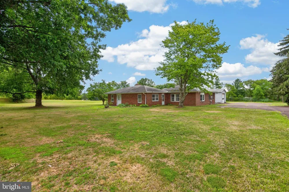 2114 STORE ROAD Skippack, PA 19474