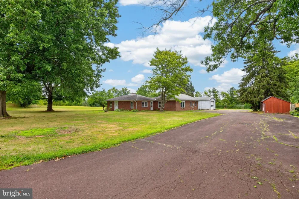 2114 STORE ROAD Skippack, PA 19474