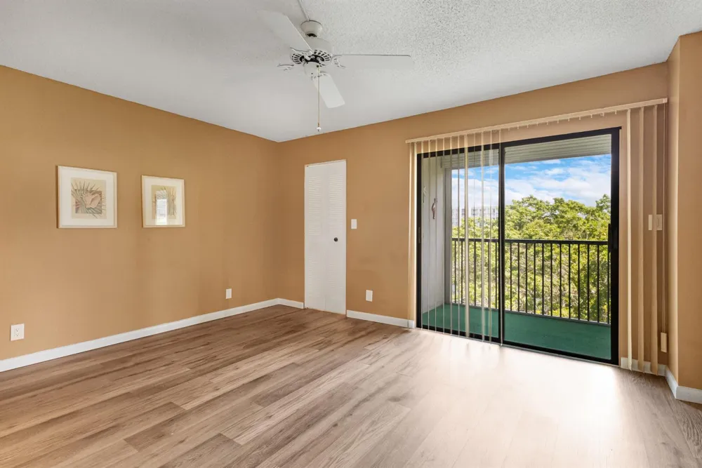 2209 S Cypress Bend Drive #507 Pompano Beach, FL 33069