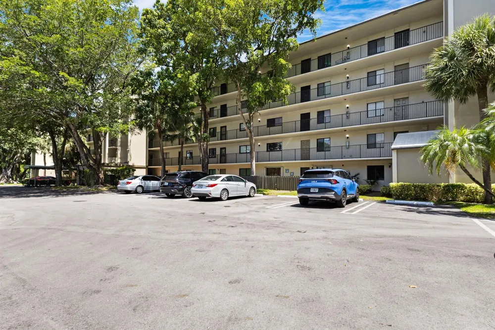 2209 S Cypress Bend Drive #507 Pompano Beach, FL 33069