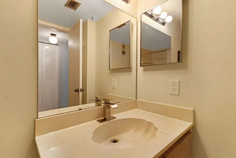 2209 S Cypress Bend Drive #507 Pompano Beach, FL 33069