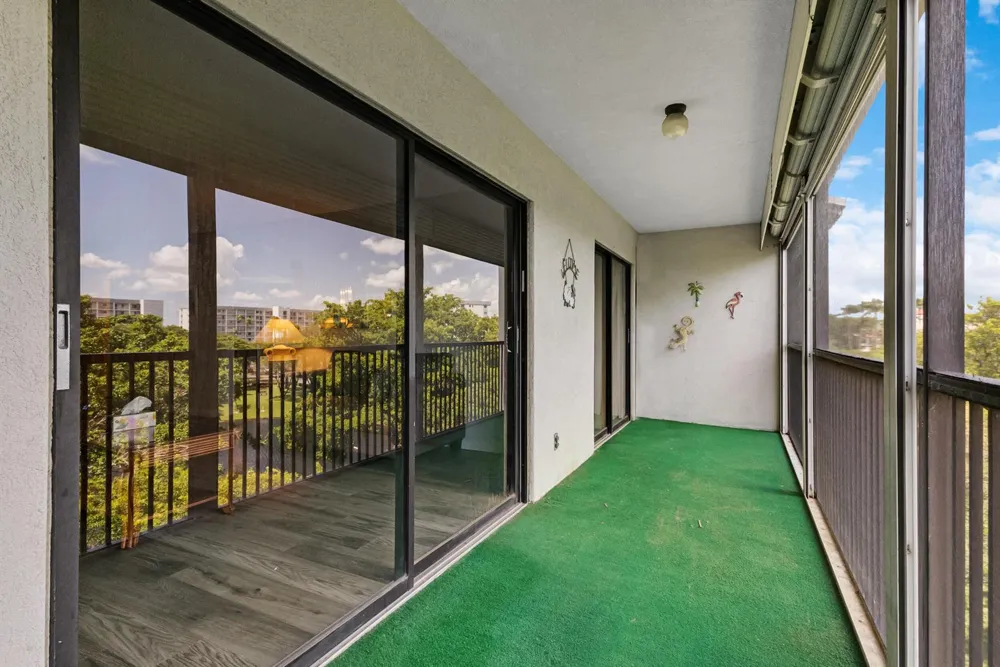 2209 S Cypress Bend Drive #507 Pompano Beach, FL 33069