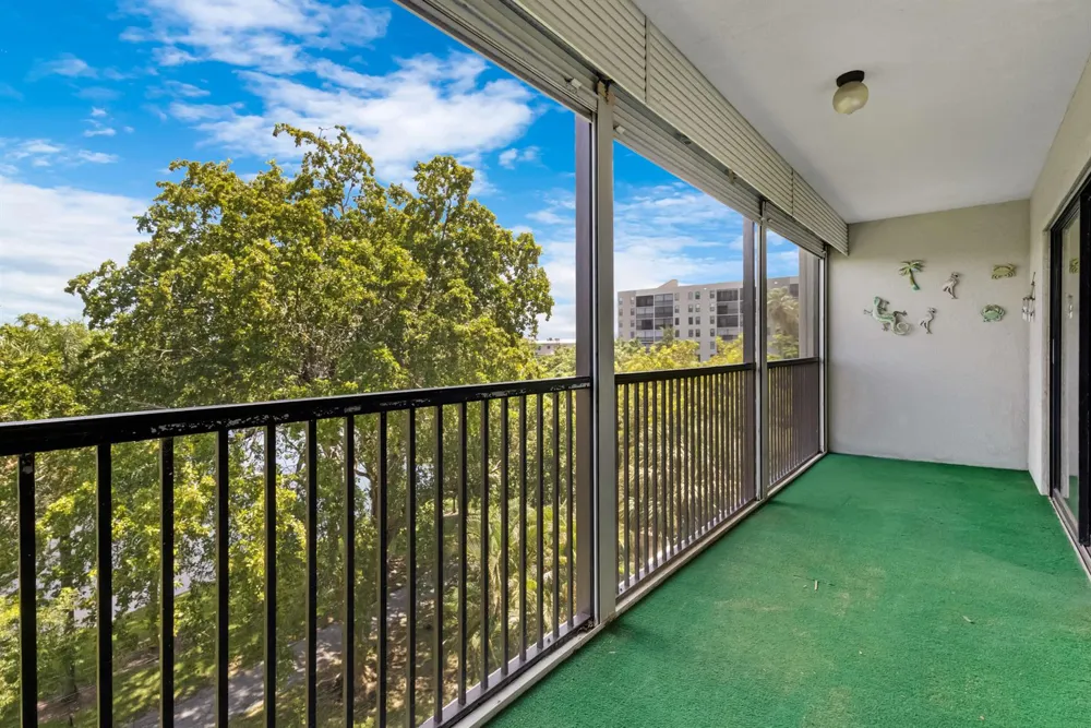 2209 S Cypress Bend Drive #507 Pompano Beach, FL 33069