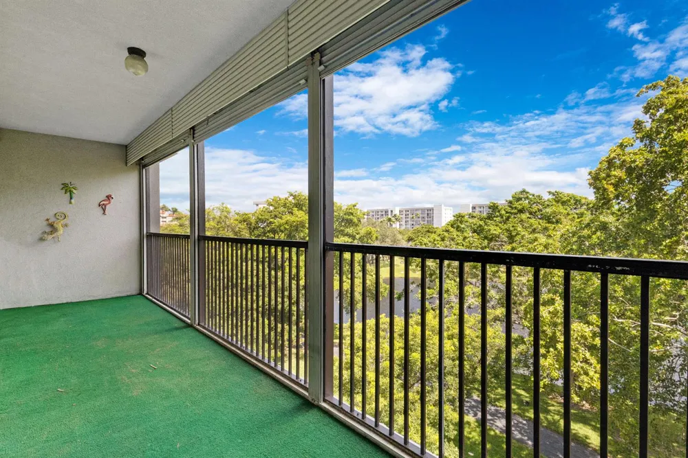 2209 S Cypress Bend Drive #507 Pompano Beach, FL 33069