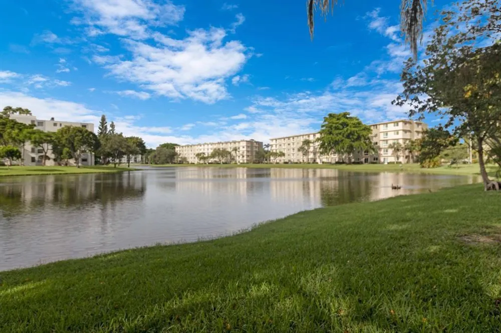 2209 S Cypress Bend Drive #507 Pompano Beach, FL 33069
