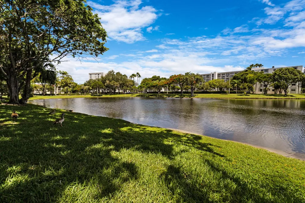 2209 S Cypress Bend Drive #507 Pompano Beach, FL 33069