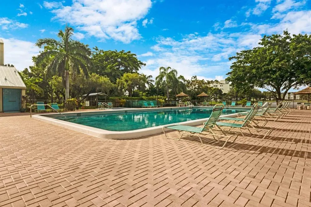 2209 S Cypress Bend Drive #507 Pompano Beach, FL 33069