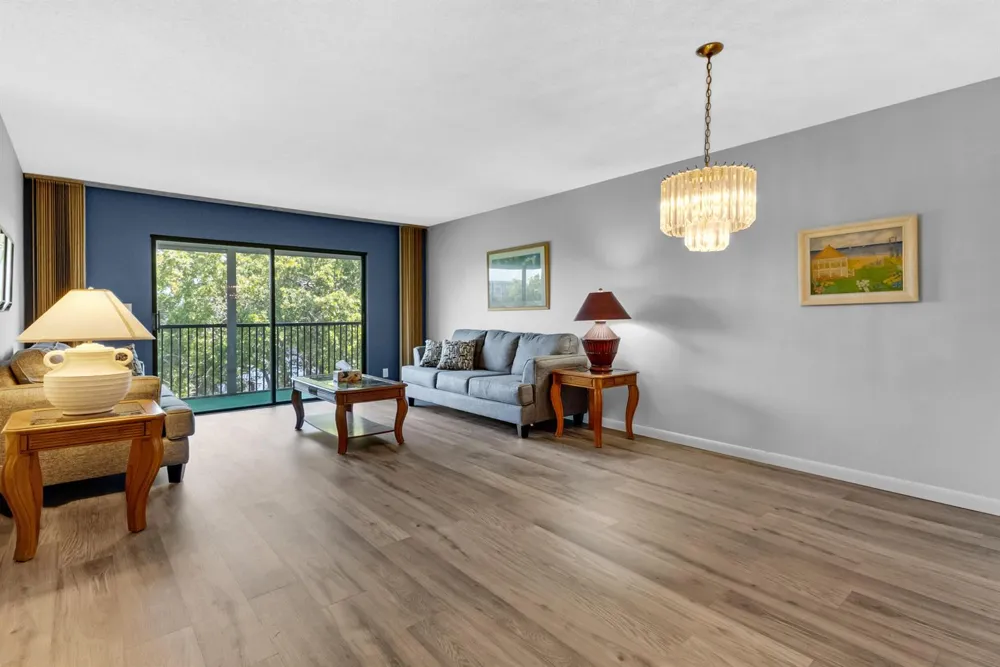 2209 S Cypress Bend Drive #507 Pompano Beach, FL 33069