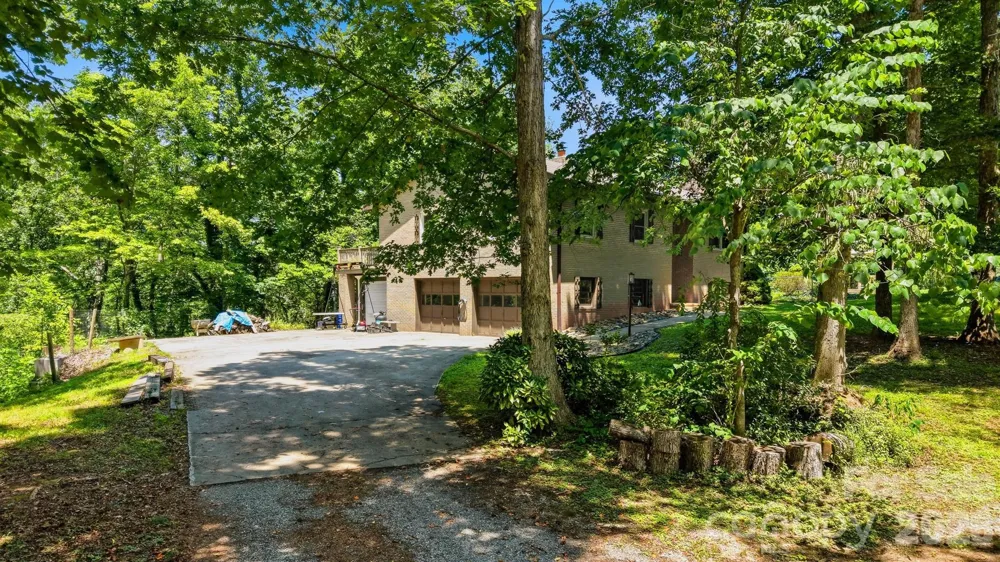 1924 Braswell Place Lenoir, NC 28645
