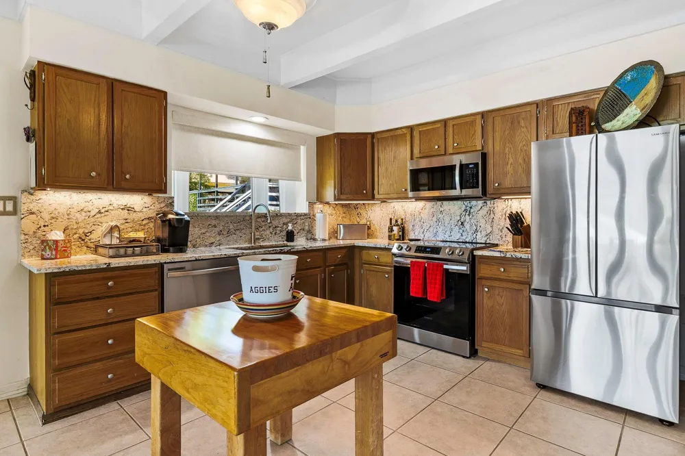 305 Lakeshore Dr Onalaska, TX 77360