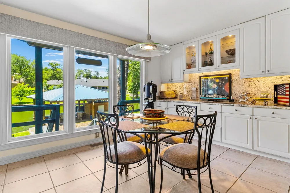 305 Lakeshore Dr Onalaska, TX 77360