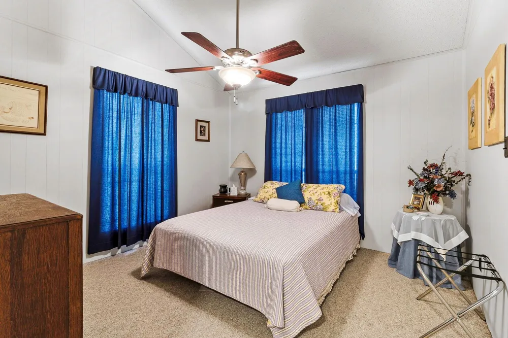 305 Lakeshore Dr Onalaska, TX 77360