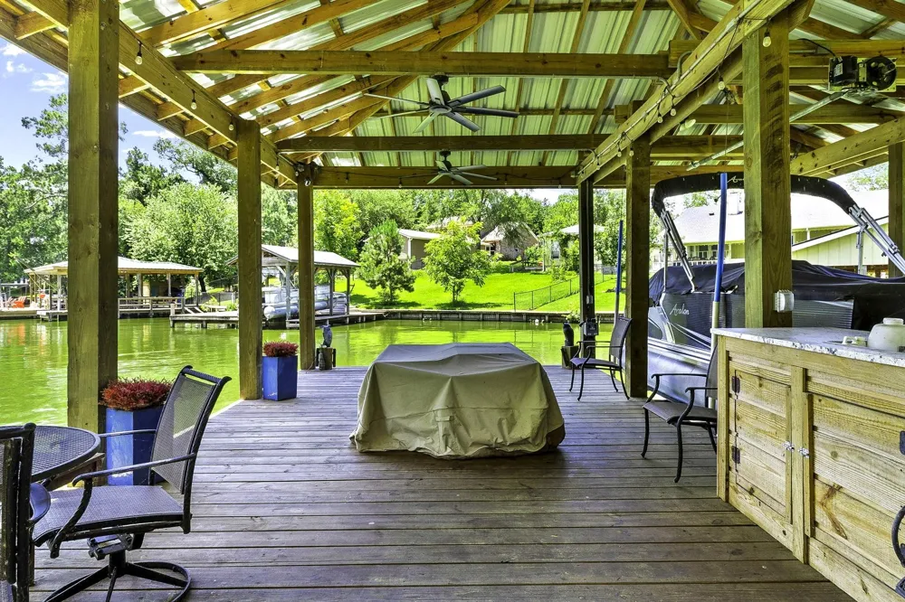 305 Lakeshore Dr Onalaska, TX 77360
