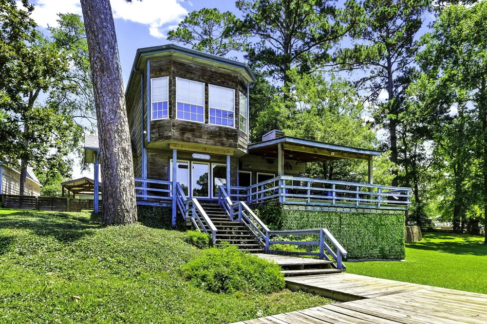 305 Lakeshore Dr Onalaska, TX 77360
