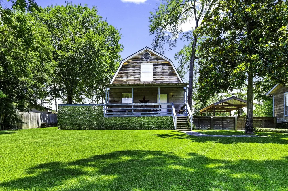 305 Lakeshore Dr Onalaska, TX 77360