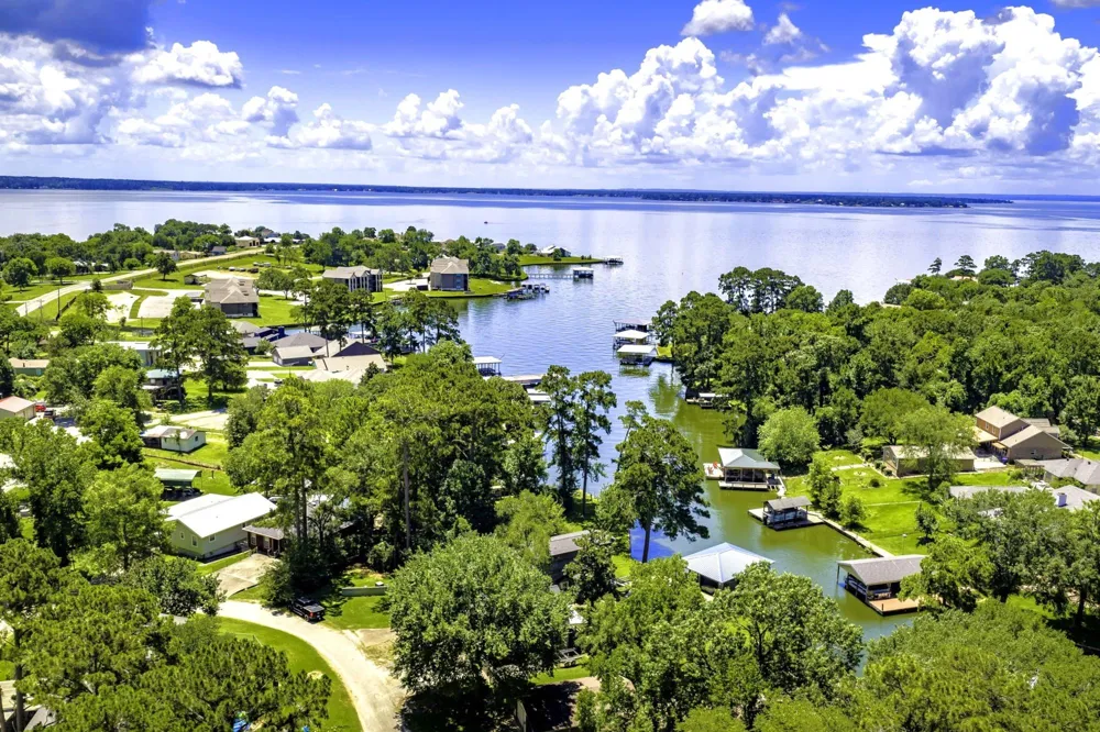 305 Lakeshore Dr Onalaska, TX 77360