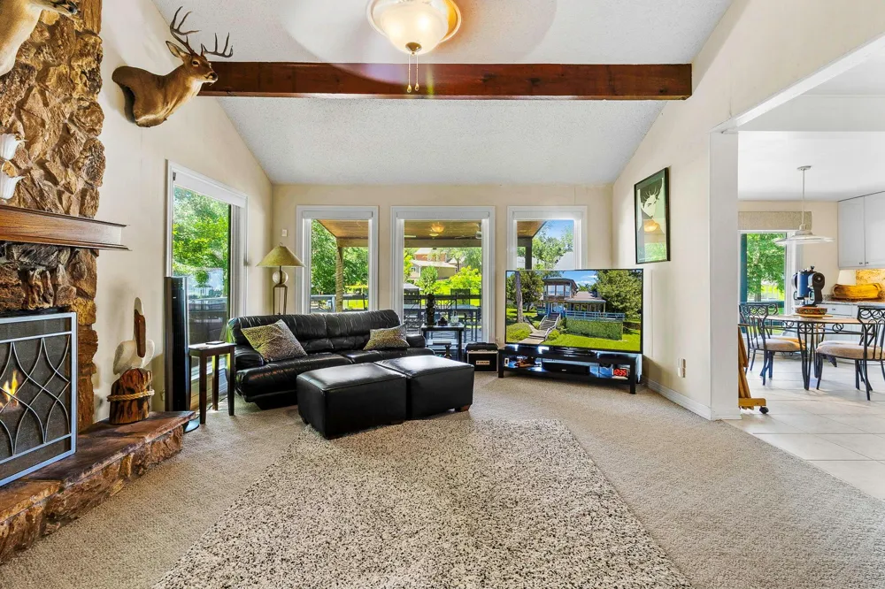 305 Lakeshore Dr Onalaska, TX 77360