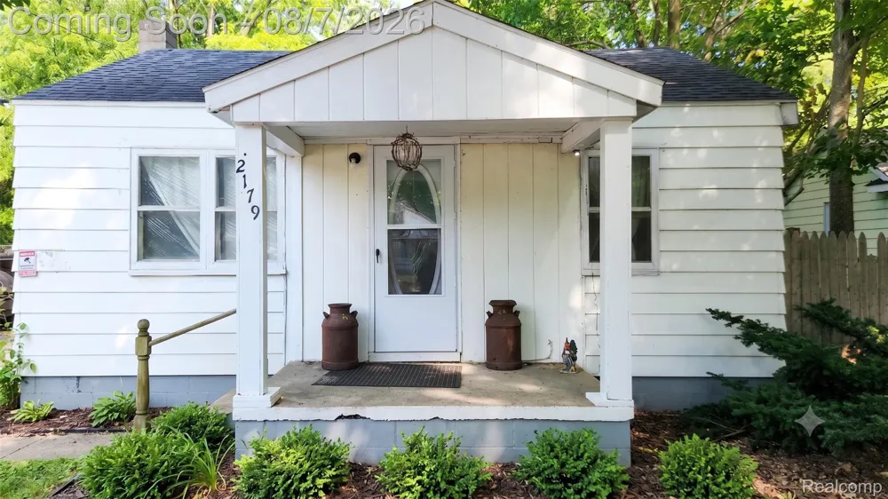 2179 S Term Street Burton City, MI 48519