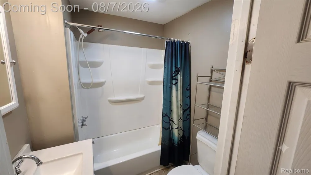 2179 S Term Street Burton City, MI 48519