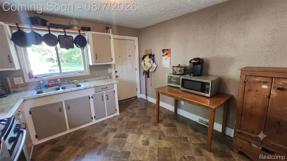 2179 S Term Street Burton City, MI 48519